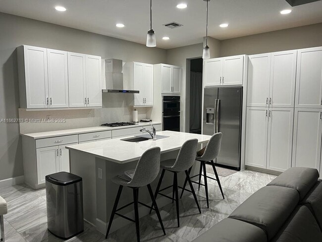 Building Photo - 15558 Goldfinch Cir