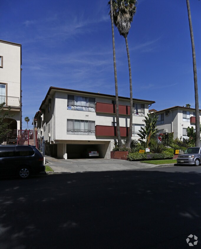 Primary Photo - 421 S St Andrews Pl