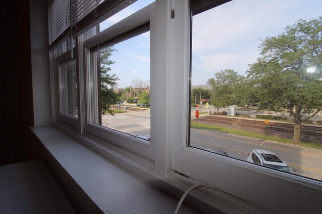 Foto del edificio - 622 N Western Ave