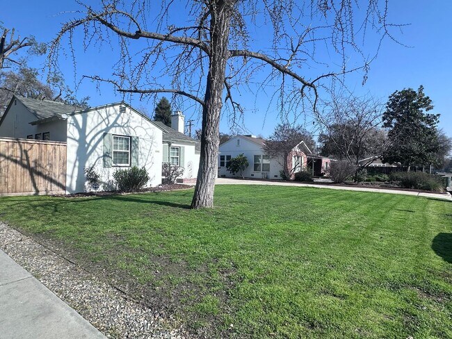 Foto del edificio - Charming home located in Beverly Glenn coming soon!