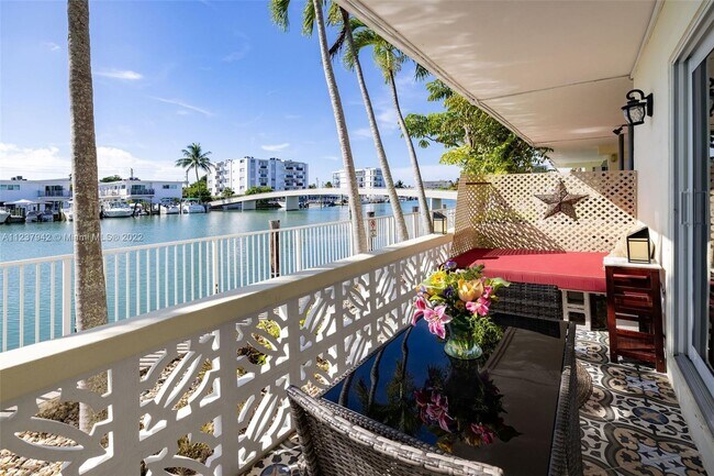 Foto del edificio - 8040 Tatum Waterway Dr