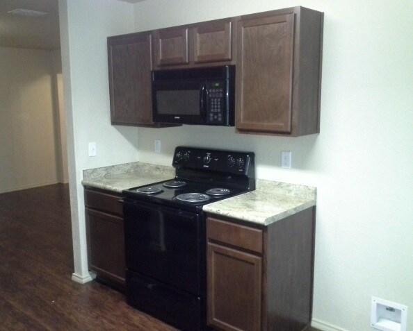 Building Photo - Heathers Cove - 7055 Heathers Pond, San An...