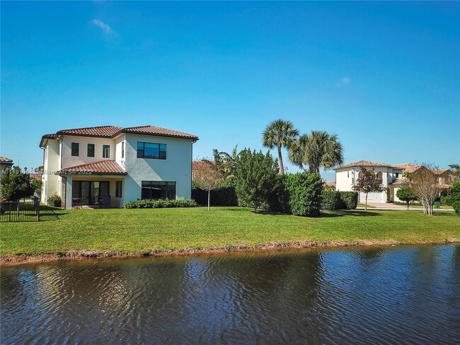 917 SW 113th Way