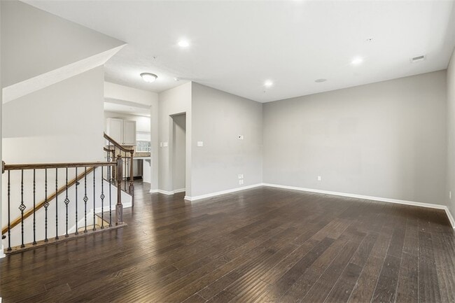 Building Photo - 1204 Pointe View Dr