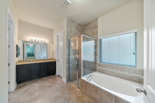 Building Photo - 26923 Camellia Trce