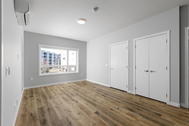 Photo du bâtiment - One Bedroom / One Bathroom - B2