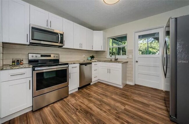 Foto del edificio - 3205 68th Ave N