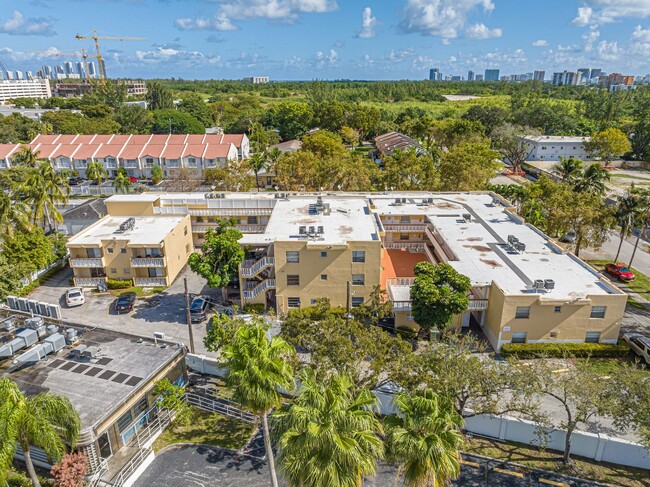 Building Photo - 2031 NE 139 St North Miami Beach, FL 33181