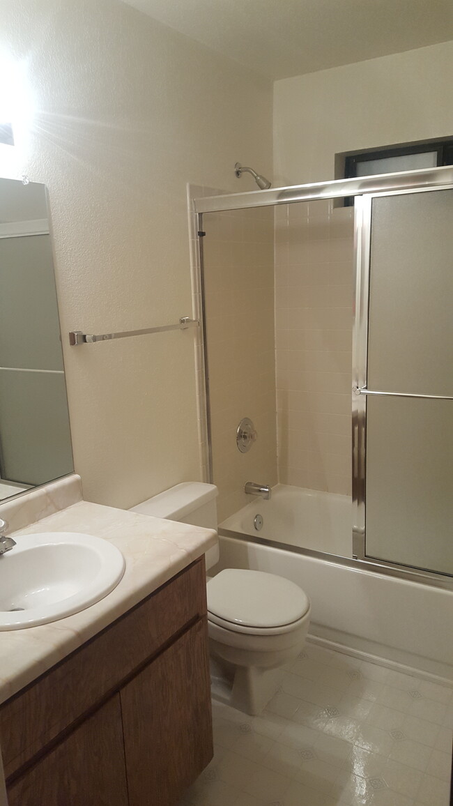 Building Photo - 3145 Benham Ct