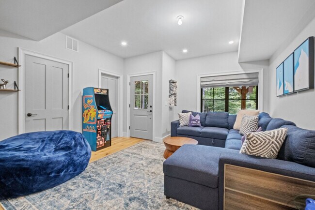 Foto del edificio - 108 Crooked Mountain Rd