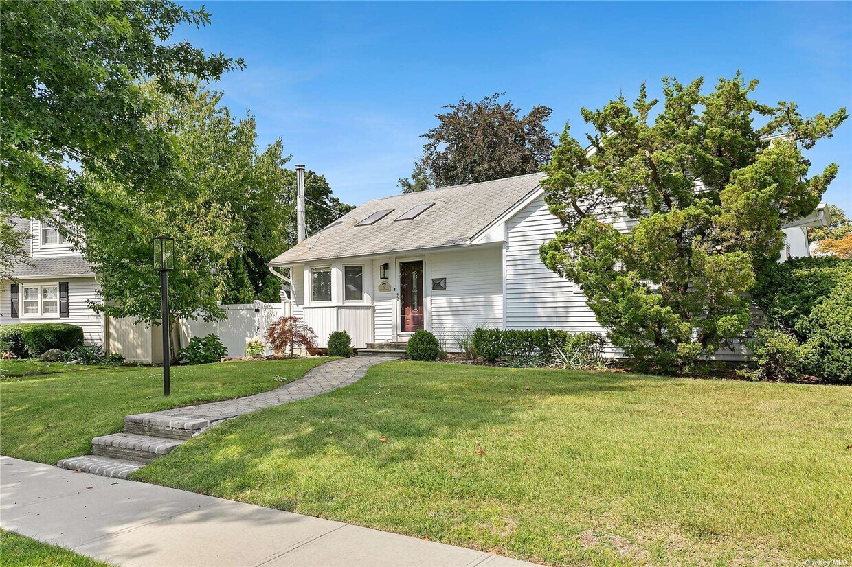 5 Cheshire Ave, Syosset, NY 11791 House Rental in Syosset, NY