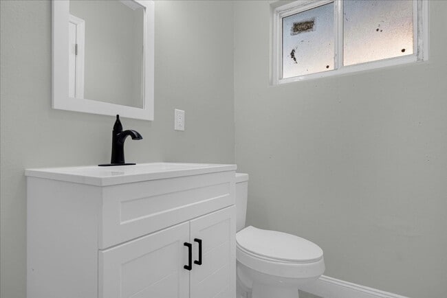 Building Photo - Fantastic 3 Bed / 2 bath Home - Section Eight Accepted