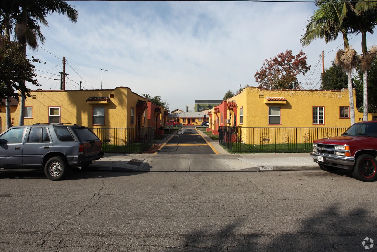 Foto del edificio - 6523-6529 Bear Ave