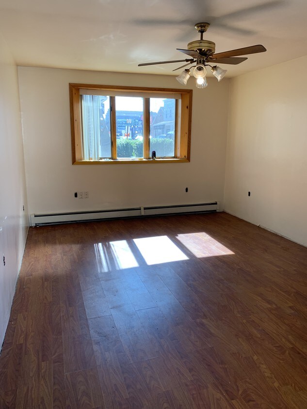 Sala de estar - 132 N Main St