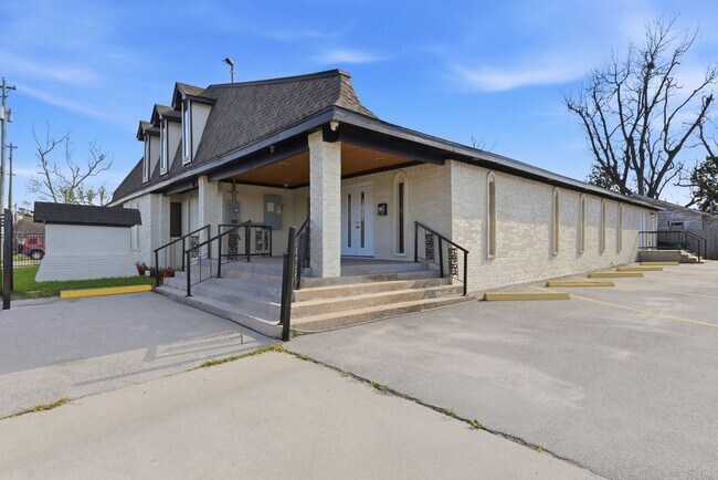 Foto del edificio - 3911 Fulton St