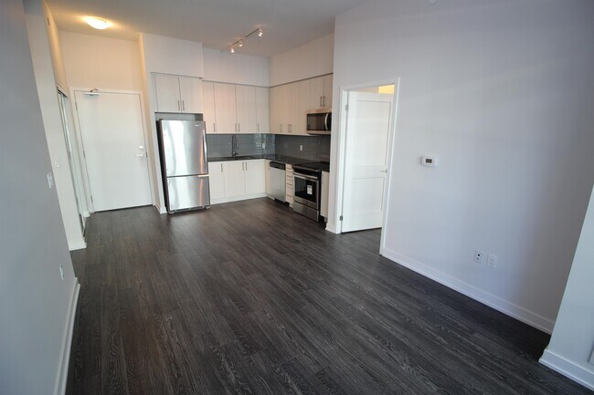 Photo du bâtiment - 4085-4085 Parkside Village Dr