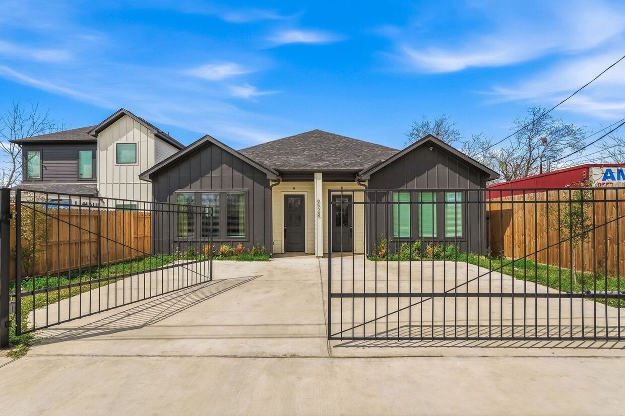 Photo - 6528 Weston Street