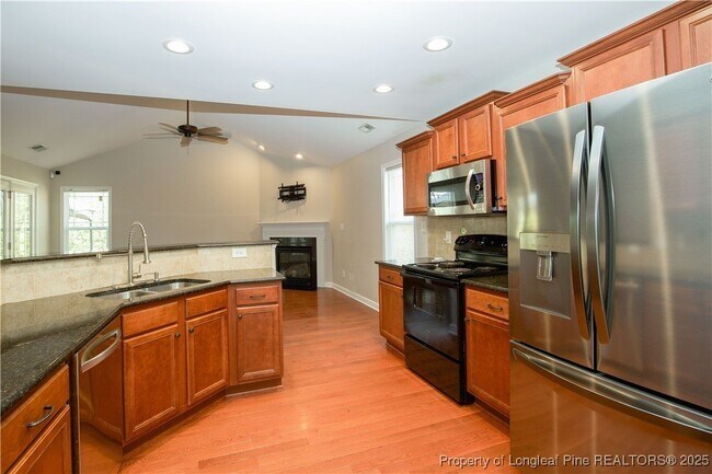 Foto del edificio - 207 Heather Brook Cir