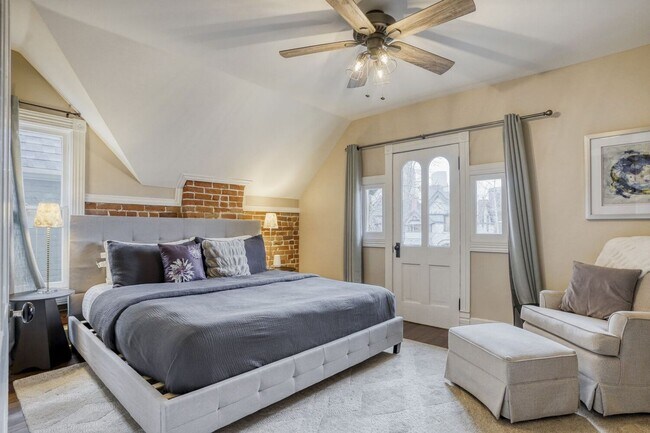 Foto del edificio - Renovated Historic 4BR Denver Home w/ Private Yard