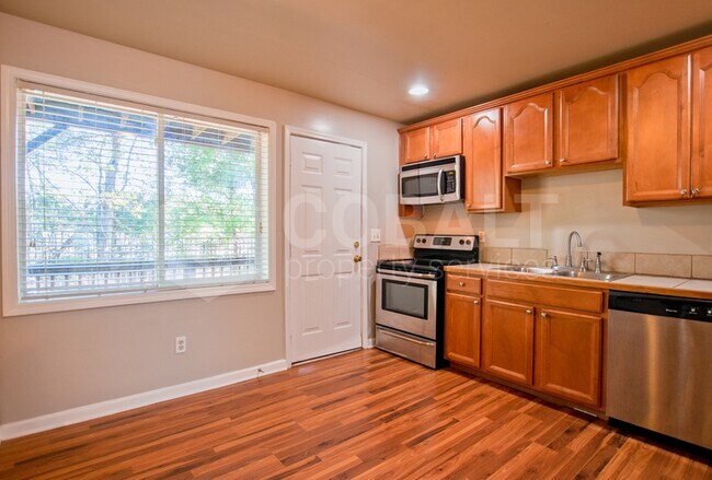 Foto del edificio - 2145 Bolton Rd NW