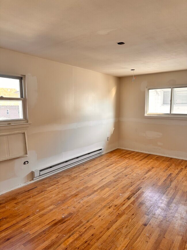Building Photo - 812 Brinsmade Ave