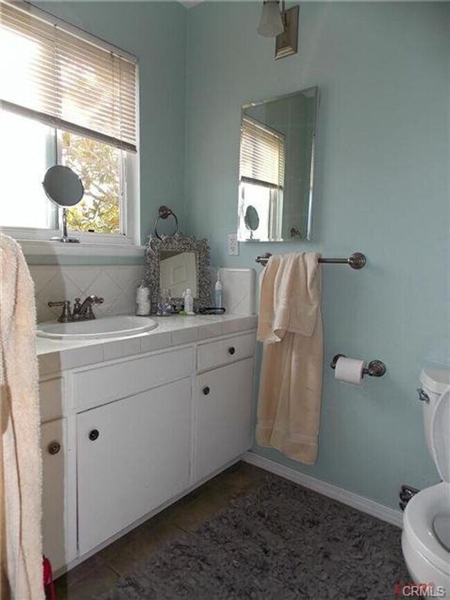 Foto del edificio - Off of Highland Drive close to cal poly! Approx 2000 feet to Highland Drive Cal Poly Entrance!