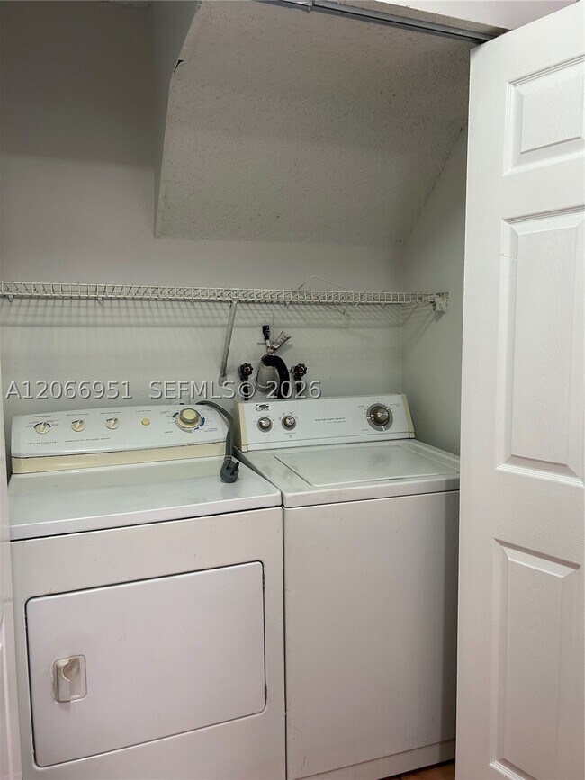 Foto del edificio - 6245 SW Kendale Lakes Cir