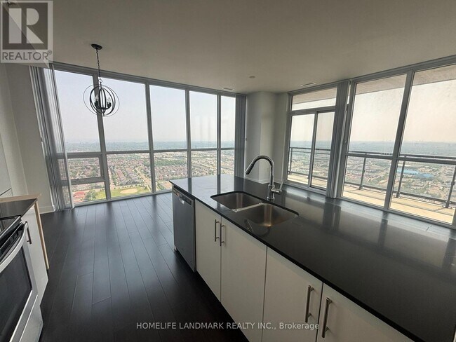 Building Photo - 3975-3975 Grand Park Dr