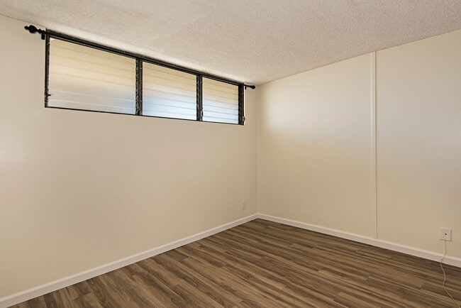 Building Photo - 2121 Ala Wai Blvd