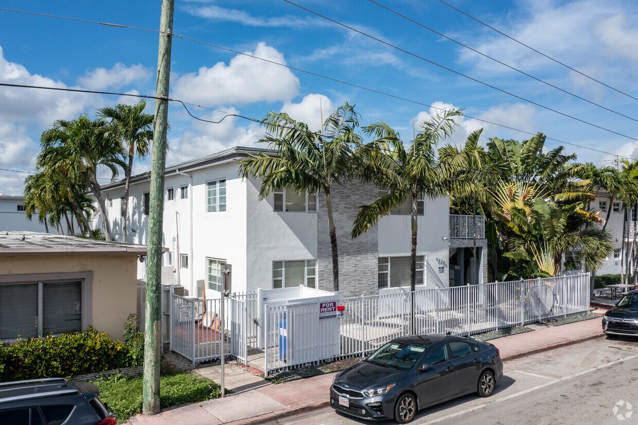Primary Photo - 8430 Harding Ave