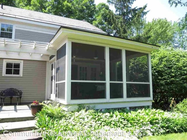 Building Photo - 4 br, 3 bath House - 13 Bank Street