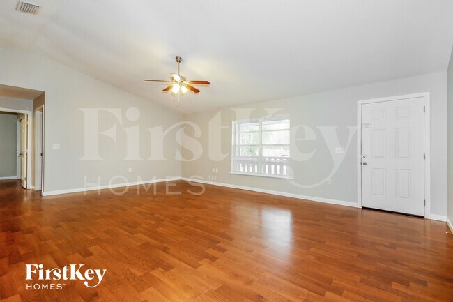 Foto del edificio - 8240 Stoner Rd