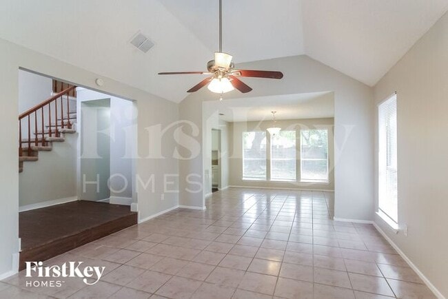 Foto del edificio - 6610 Cove Lake Dr