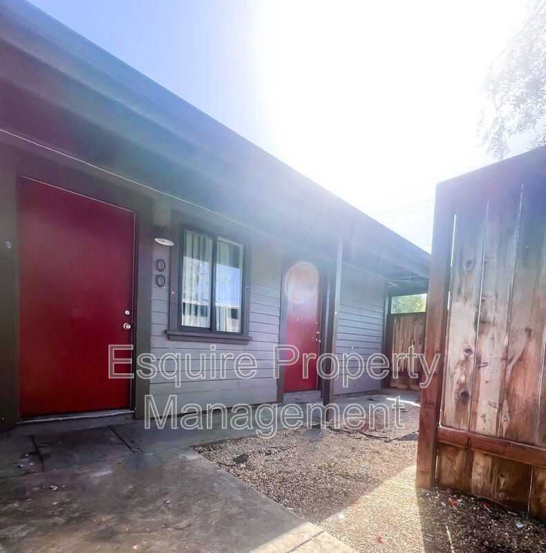 Primary Photo - 309 HILL St