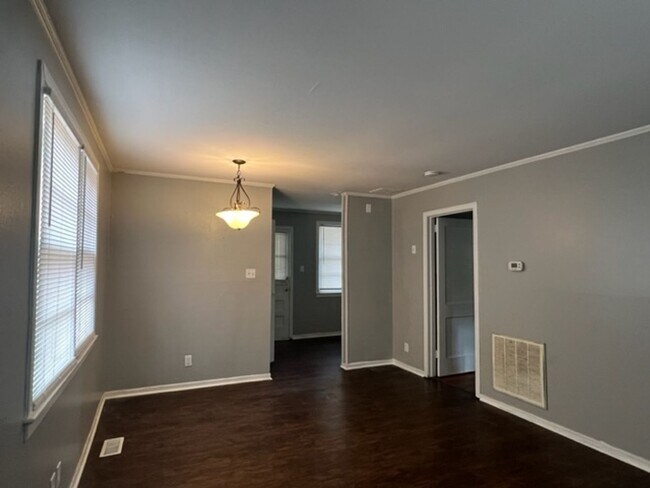 Building Photo - 2102 B Rogers ~ Eutaw Homes