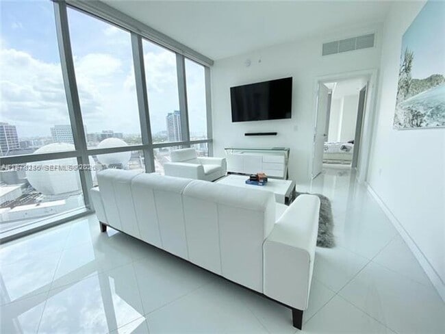 Foto del edificio - 851 NE 1st Ave