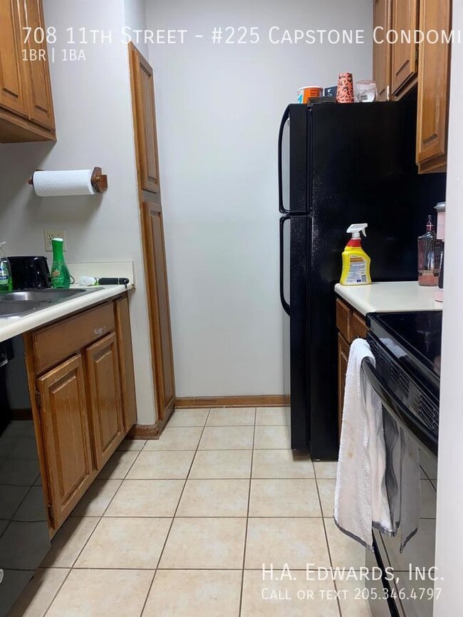 Building Photo - 708 11th St