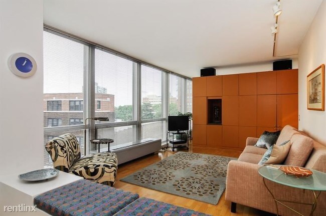 Foto del edificio - 2400 N Lakeview Ave