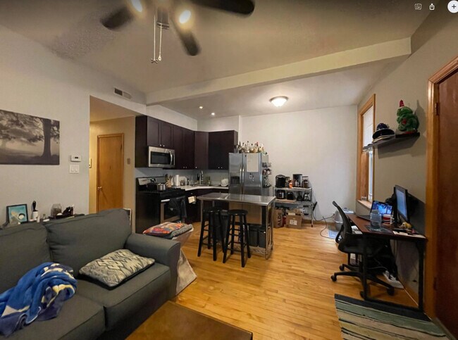 Foto del edificio - 2152 W Division St