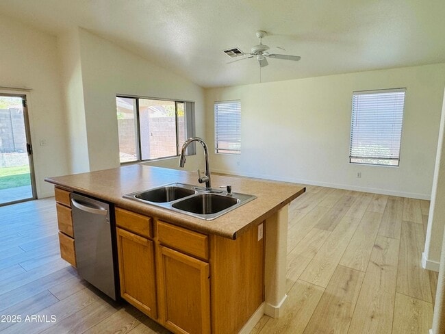 Foto del edificio - 7472 W Potter Dr
