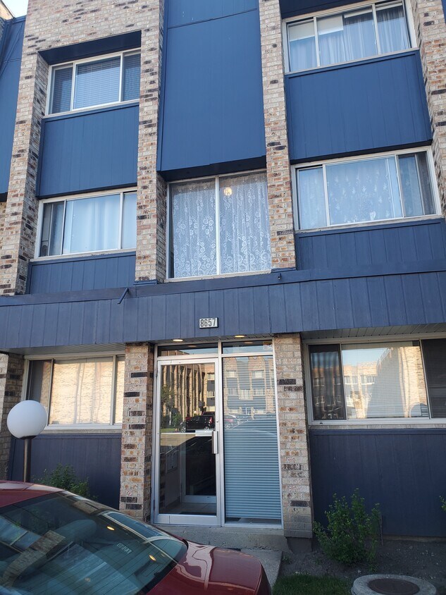 8657 W Foster Ave Unit 3A, Chicago, IL 60656 8657 W Foster Ave