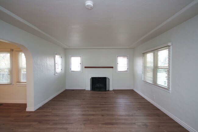 Foto del edificio - 2350 Marengo Ave