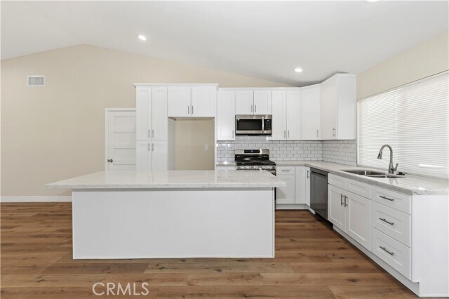 Foto del edificio - 11471 Hollyvale Ave