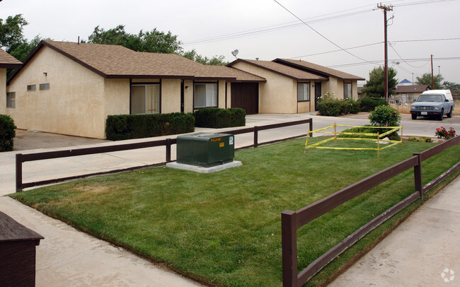 Building Photo - 15334 Sequoia Ave
