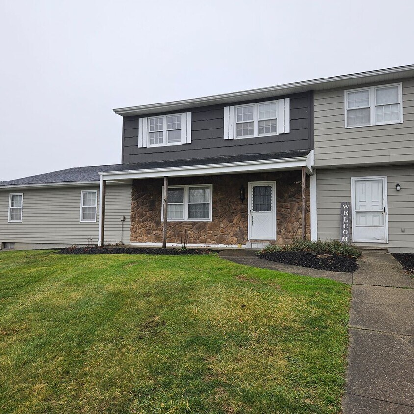 Foto principal - 1252 Colonial Drive, Ashland, Ohio - 3 bed...