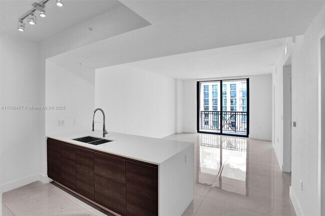 Foto del edificio - 301 Altara Ave