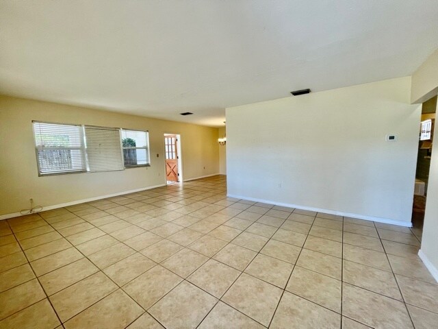 Foto del edificio - 2311 Bougainvillea St