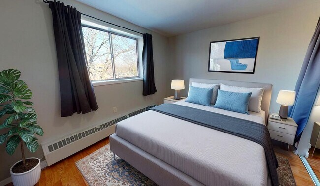 Building Photo - Riverside Court Apartments