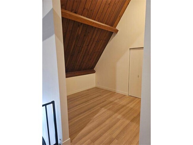 Building Photo - 3225 Minnehaha Pky