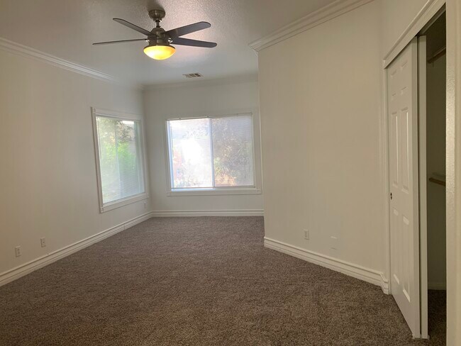 Foto del edificio - 8563 Stone Mill Way